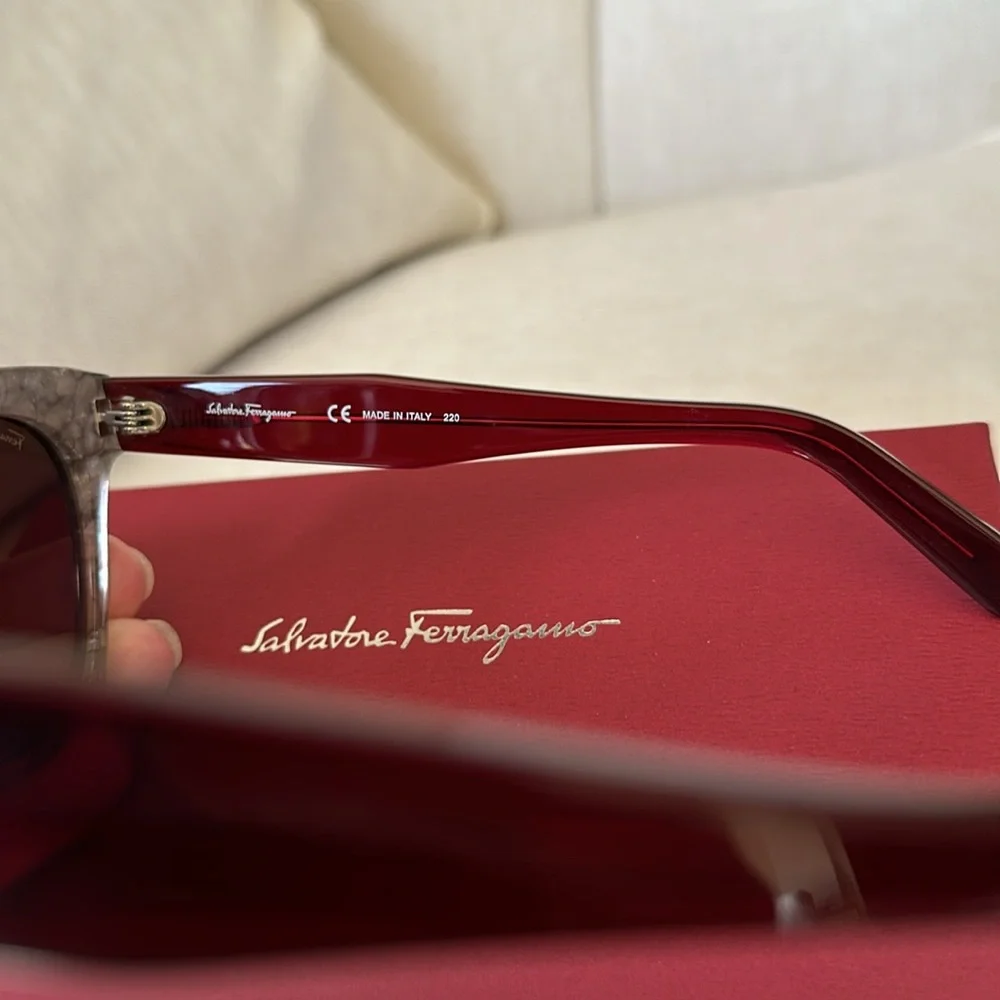 Ferragamo Cat Eye sunglasses NWT, case, box 🎁 - Picture 4 of 13
